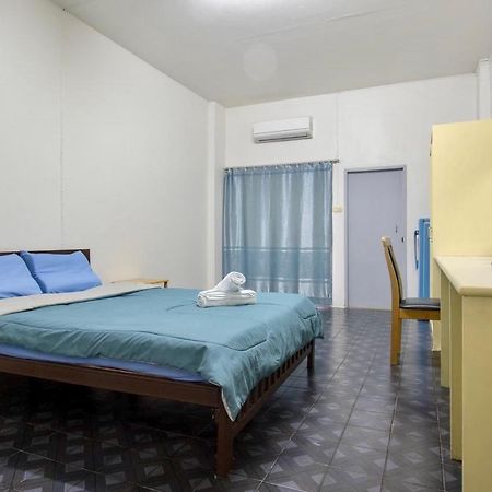 Monta Apartment Bang Saen Bagian luar foto