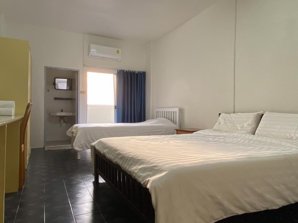 Monta Apartment Bang Saen Bagian luar foto