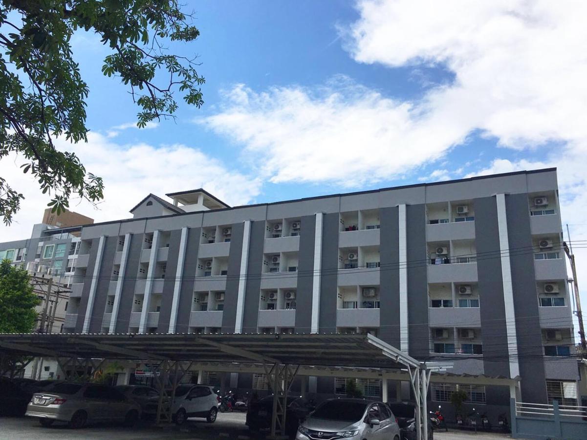 Monta Apartment Bang Saen Bagian luar foto