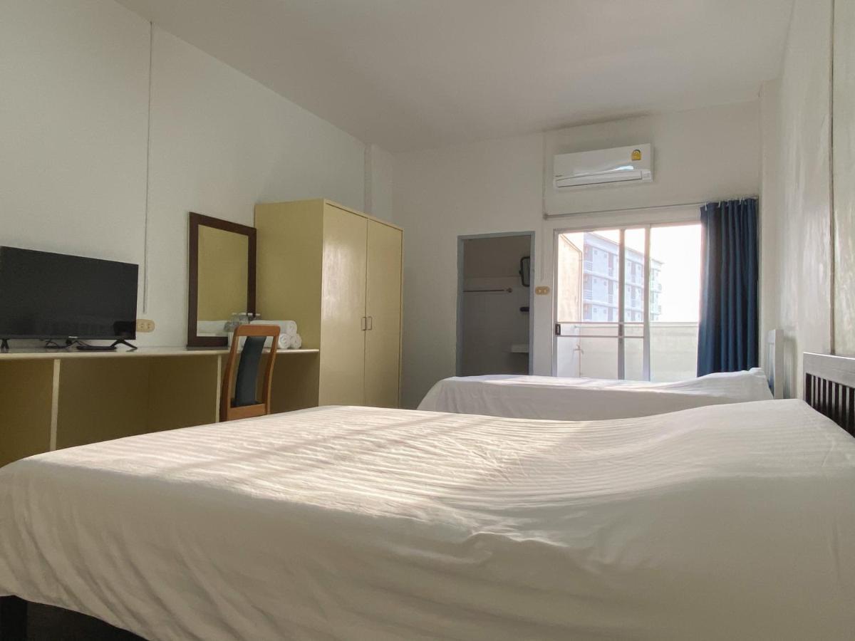 Monta Apartment Bang Saen Bagian luar foto