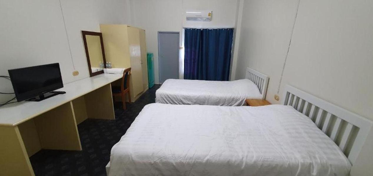 Monta Apartment Bang Saen Bagian luar foto