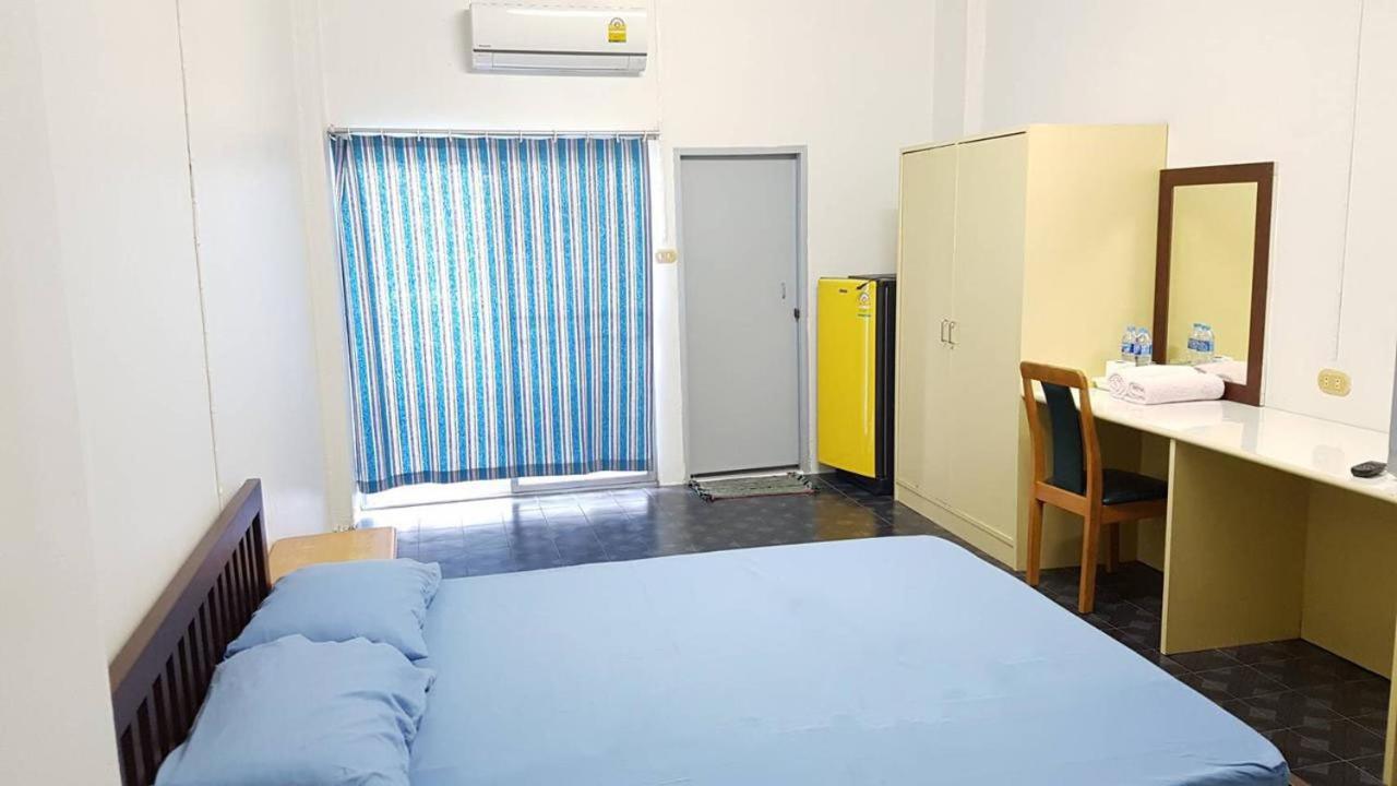 Monta Apartment Bang Saen Bagian luar foto