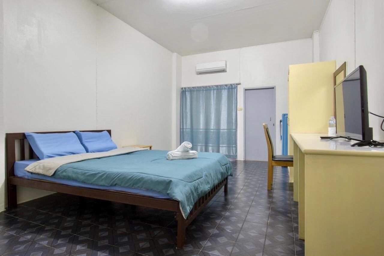 Monta Apartment Bang Saen Bagian luar foto
