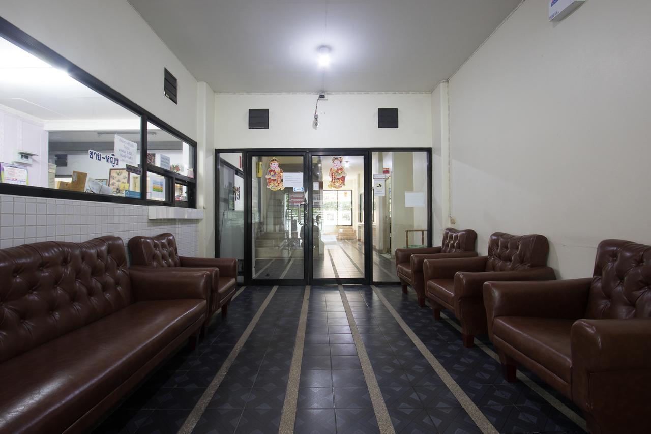 Monta Apartment Bang Saen Bagian luar foto